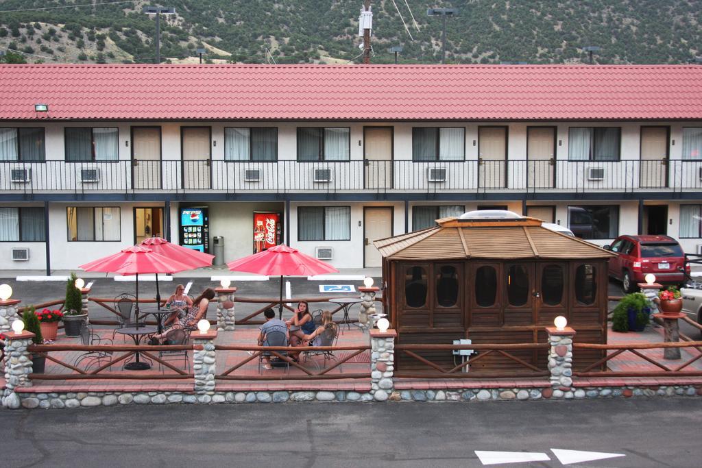 סאלידה Gateway Inn And Suites מראה חיצוני תמונה
